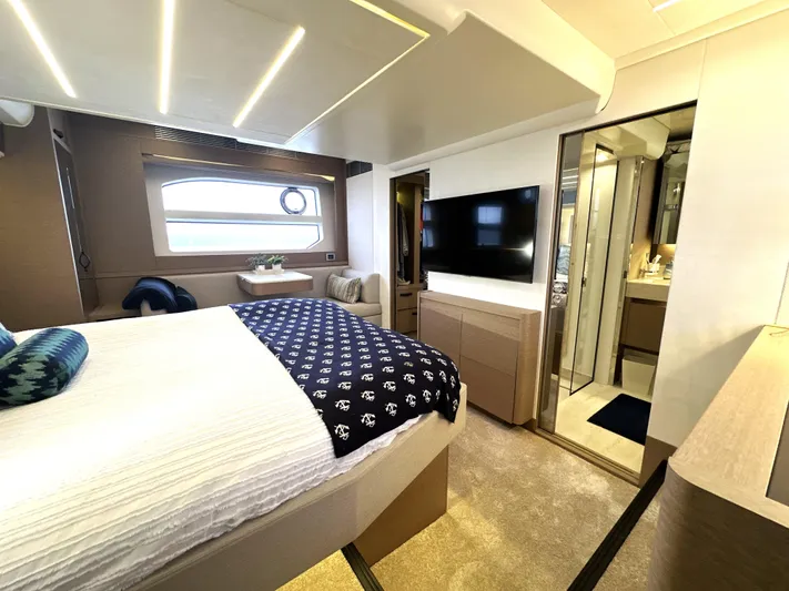  Yacht Photos Pics 2019 Prestige Yachts 590 Fly