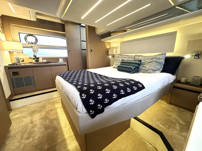  Yacht Photos Pics 2019 Prestige Yachts 590 Fly