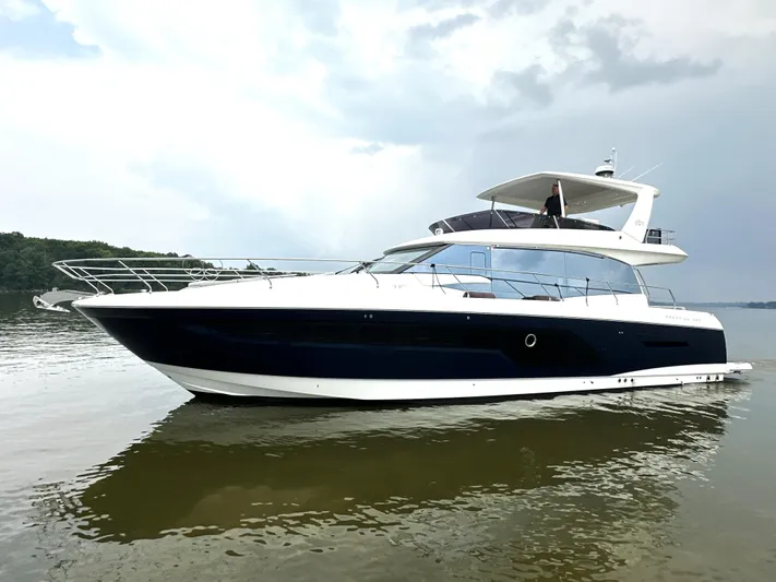  Yacht Photos Pics 2019 Prestige Yachts 590 Fly