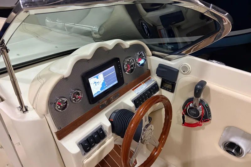  Yacht Photos Pics 2020 Chris-Craft Launch 28 GT dashboard with navigation screen and controls.