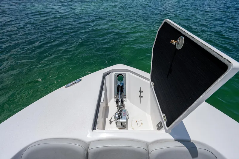 Settin Hooks Yacht Photos Pics Sea Fox 28 Settin Hooks - Windlass