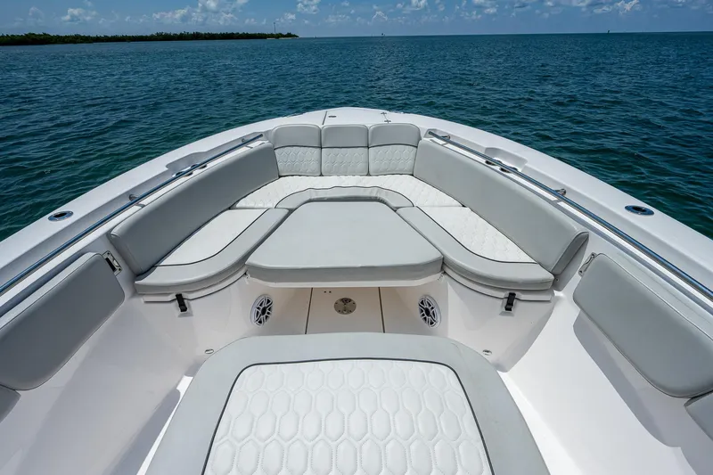 Settin Hooks Yacht Photos Pics Sea Fox 28 Settin Hooks - Forward Seating