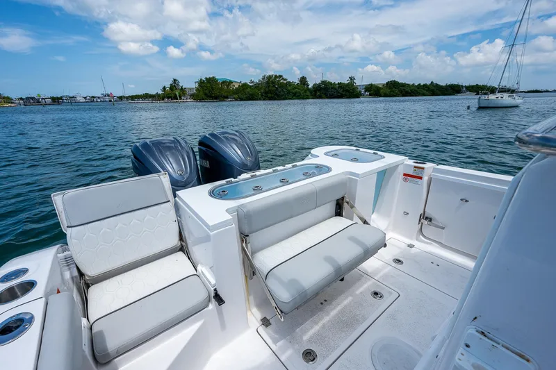 Settin Hooks Yacht Photos Pics Sea Fox 28 Settin Hooks - Aft Seating