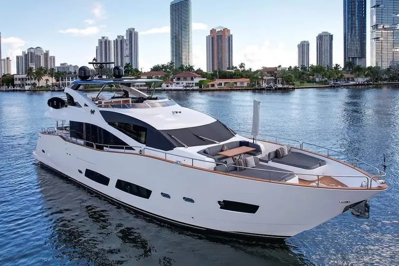 Riii Yacht Photos Pics 