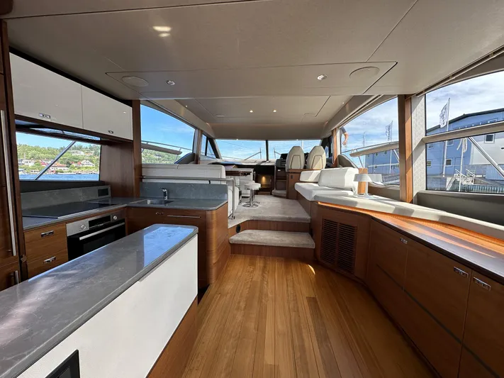 F55072 Yacht Photos Pics 