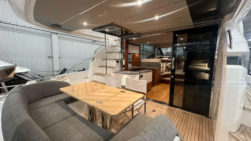 F55072 Yacht Photos Pics 