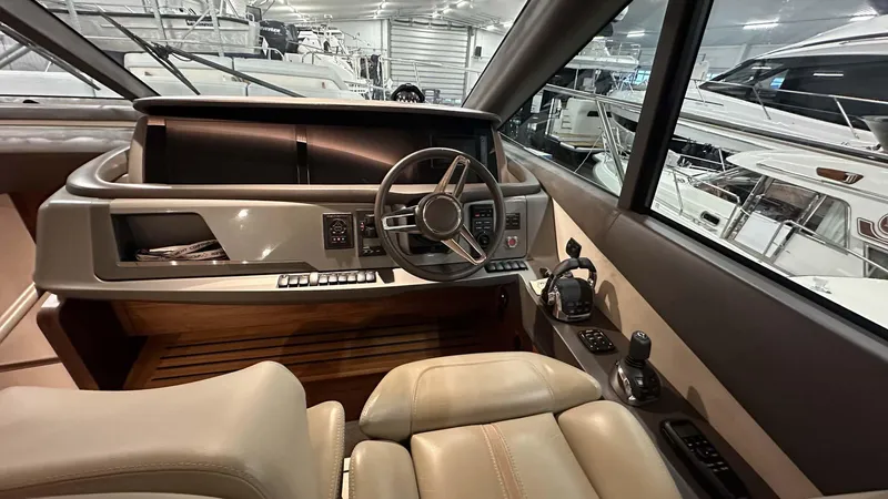 F55072 Yacht Photos Pics 