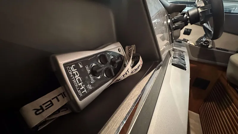 F55072 Yacht Photos Pics 