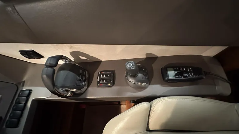 F55072 Yacht Photos Pics 