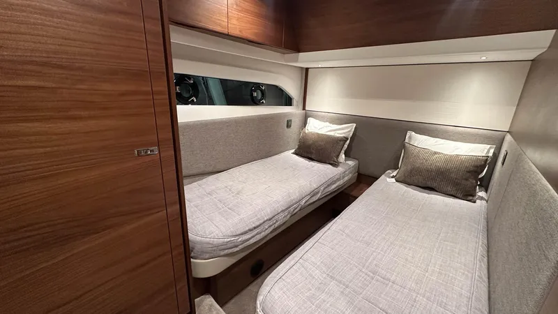 F55072 Yacht Photos Pics 