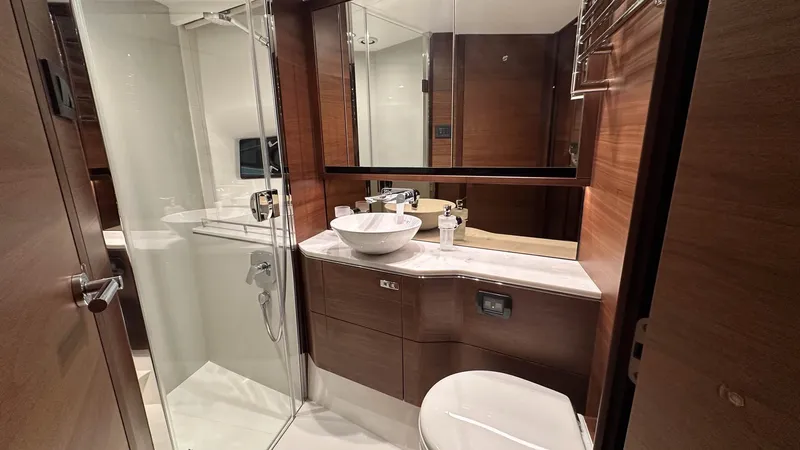 F55072 Yacht Photos Pics 