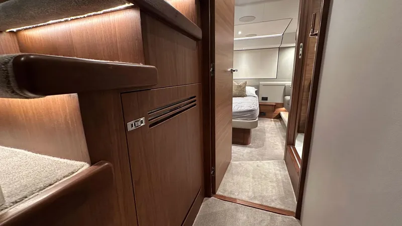 F55072 Yacht Photos Pics 