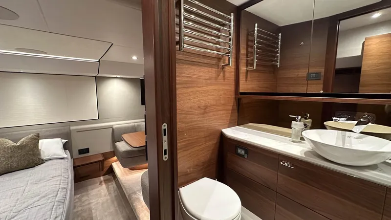 F55072 Yacht Photos Pics 