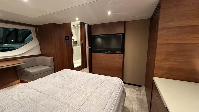 F55072 Yacht Photos Pics 