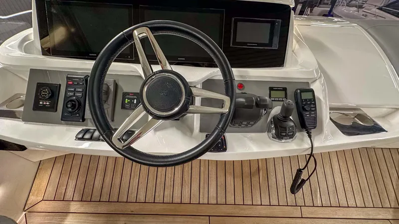 F55072 Yacht Photos Pics 