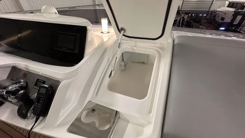 F55072 Yacht Photos Pics 