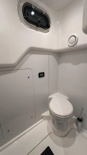 F55072 Yacht Photos Pics 