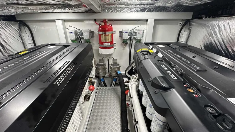 F55072 Yacht Photos Pics 