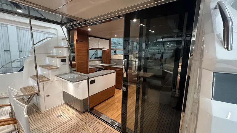 F55072 Yacht Photos Pics 