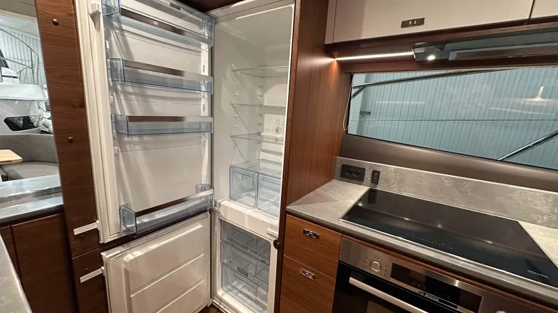 F55072 Yacht Photos Pics 