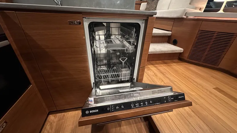 F55072 Yacht Photos Pics 