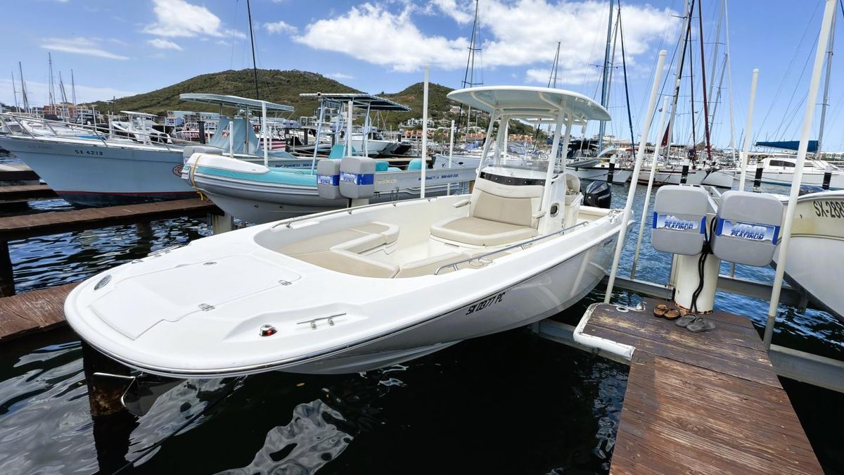 2022 Boston Whaler 27 