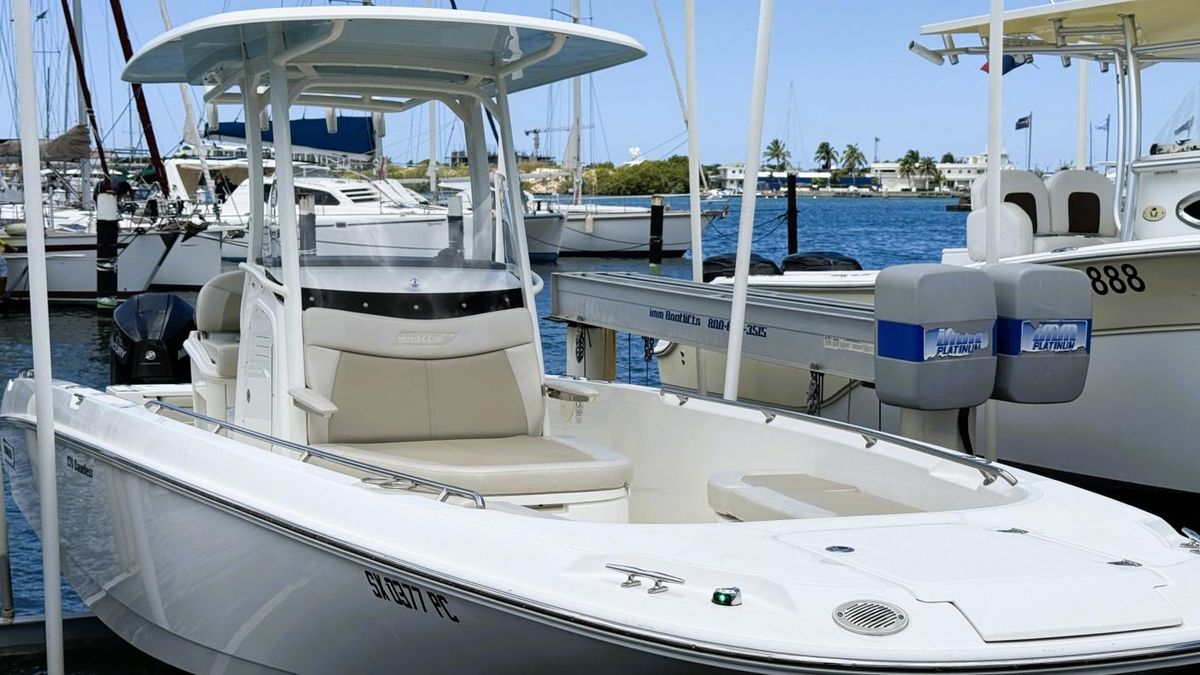 2022 Boston Whaler 27 