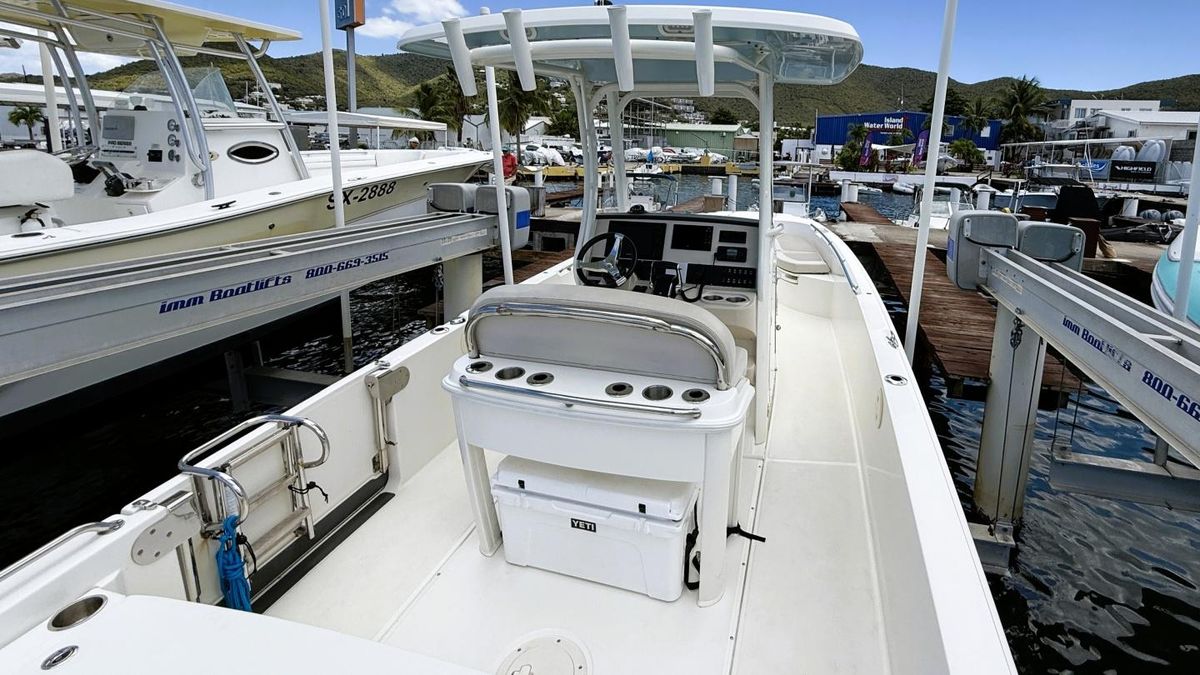 2022 Boston Whaler 27 
