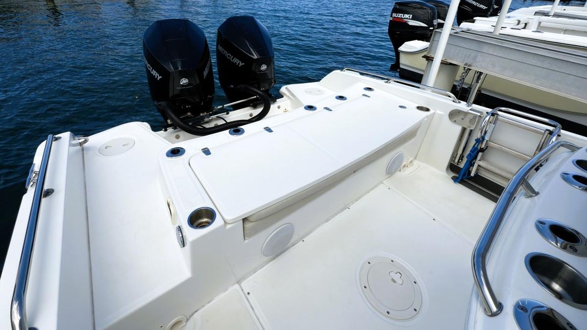 2022 Boston Whaler 27 