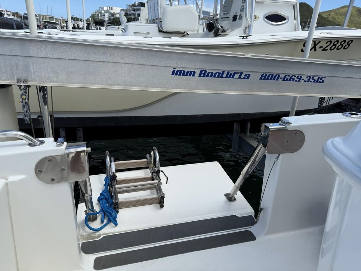 2022 Boston Whaler 27 