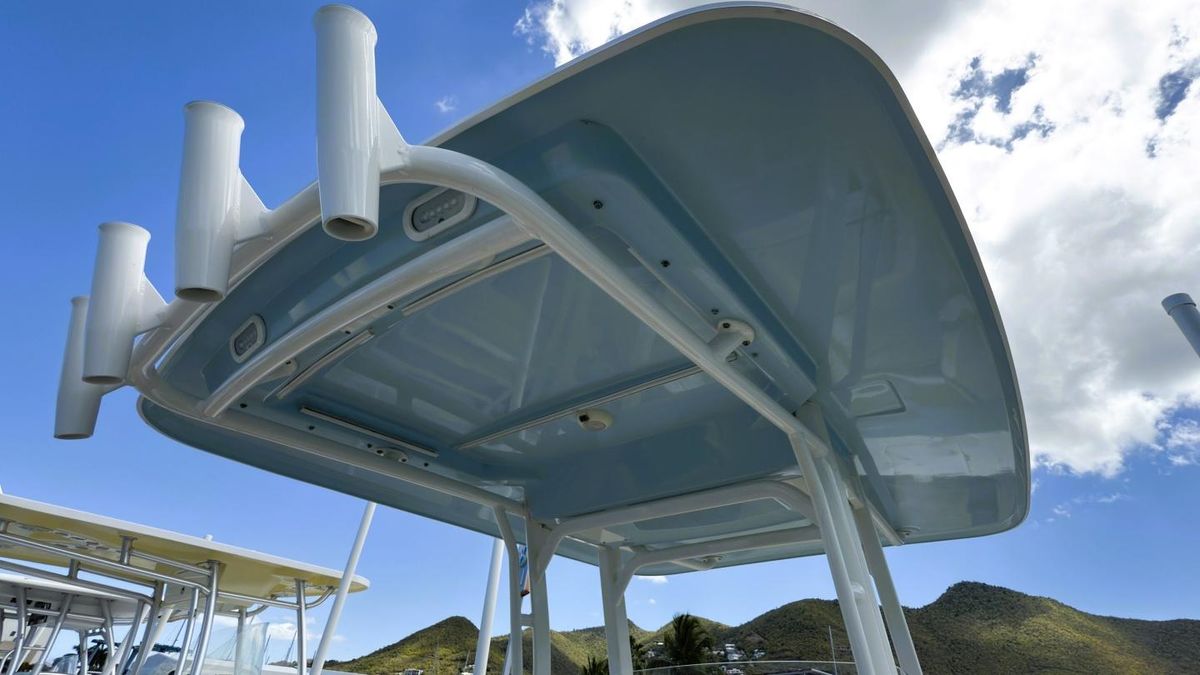 2022 Boston Whaler 27 