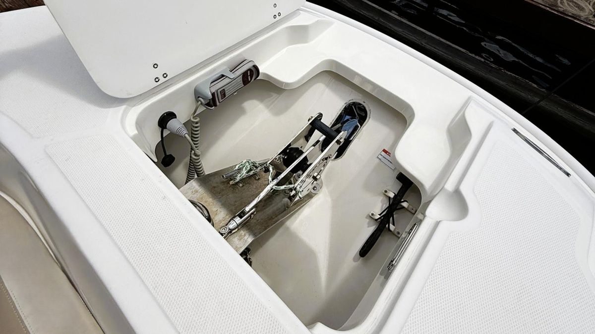 2022 Boston Whaler 27 