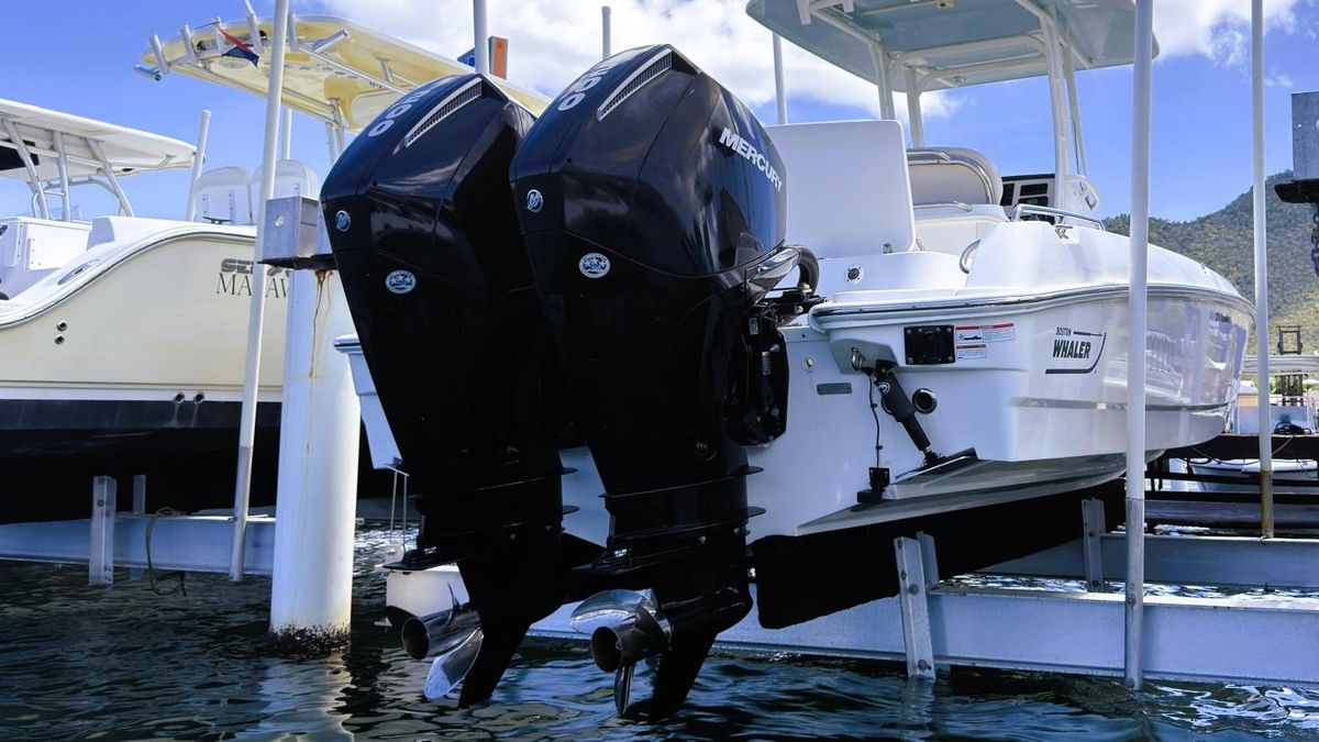 2022 Boston Whaler 27 