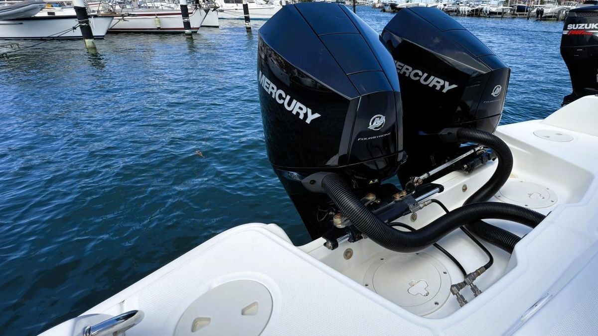 2022 Boston Whaler 27 