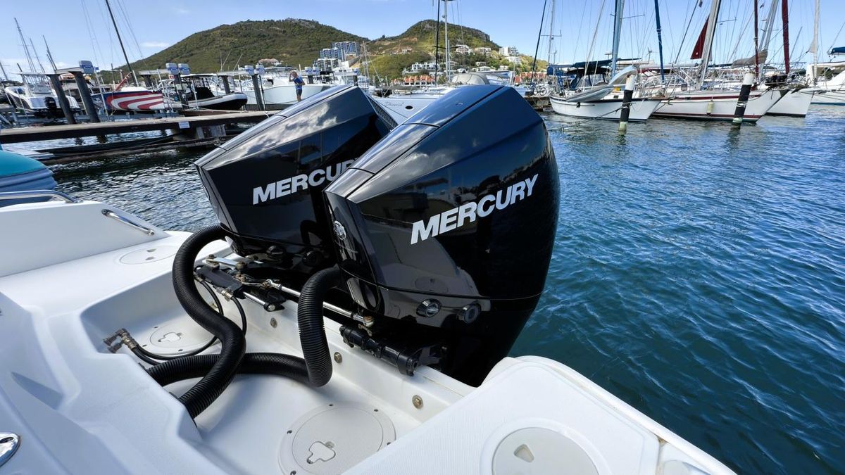 2022 Boston Whaler 27 
