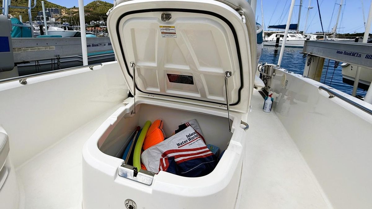 2022 Boston Whaler 27 