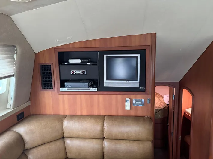  Yacht Photos Pics 2004 Luhrs 36 Convertible interior with TV, entertainment system, and leather seating.