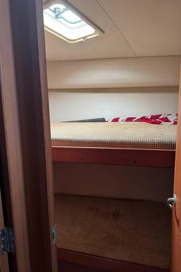  Yacht Photos Pics 2004 Luhrs 36 Convertible cabin with bunk beds and overhead hatch.