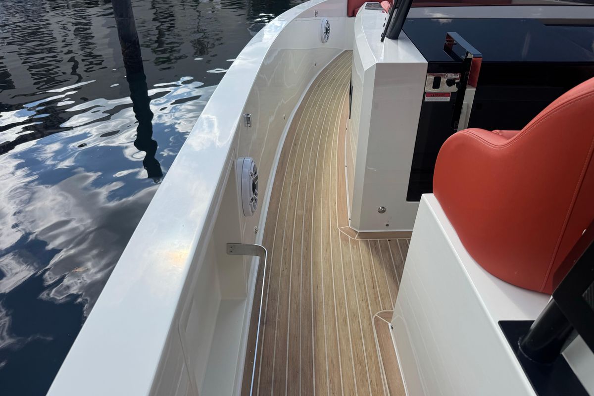 2023 De Antonio Yachts 42 