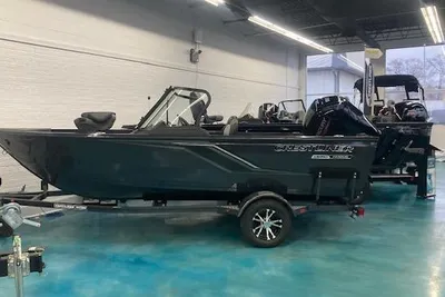 Crestliner 1650 Hawk