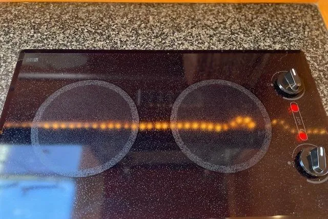 Seahorse Yacht Photos Pics Electric stovetop with two burners on a Chaparral 330 Signature boat, 2007 model.