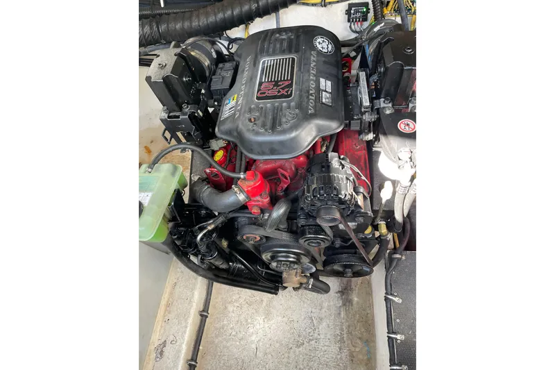 Seahorse Yacht Photos Pics Engine of 2007 Chaparral 330 Signature boat, featuring Volvo Penta 5.7 OSXi.