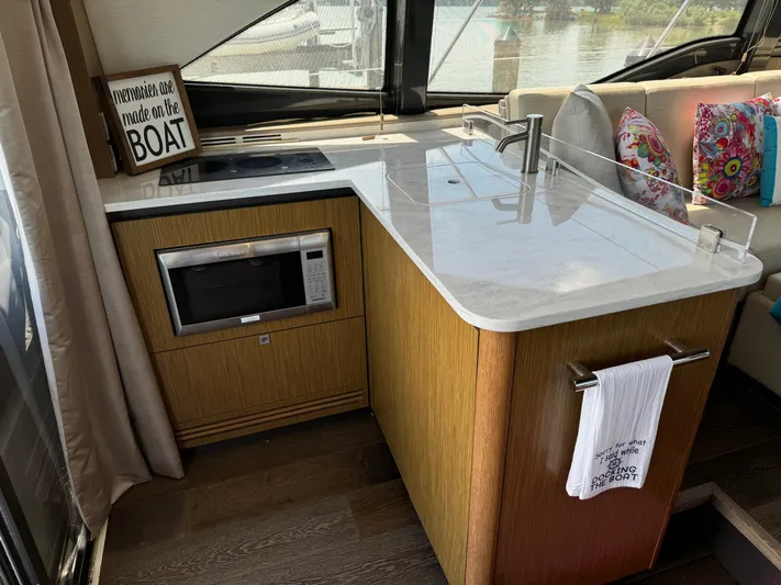 Graceful Yacht Photos Pics Modern kitchen area in a 2017 Sea Ray Sundancer 460 yacht with microwave and sink.