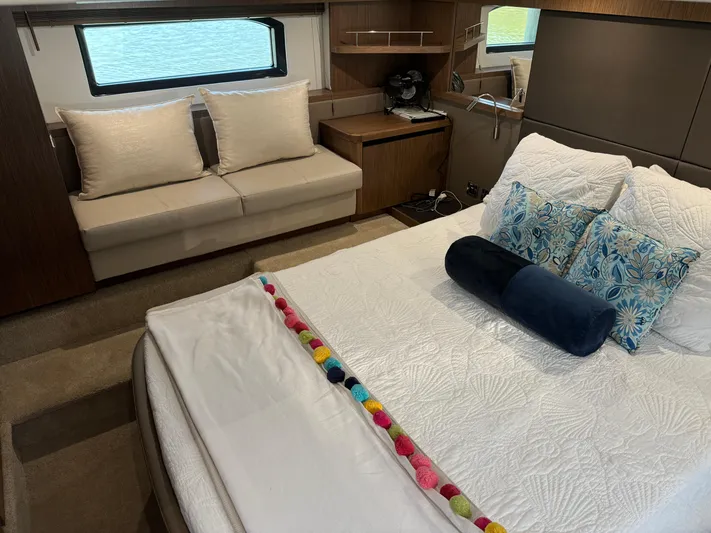 Graceful Yacht Photos Pics Luxurious 2017 Sea Ray Sundancer 460 cabin with elegant bedding and cozy seating area.