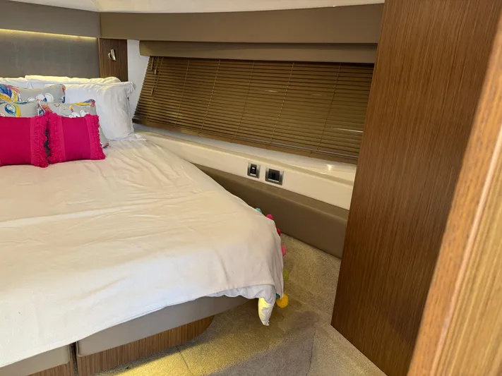 Graceful Yacht Photos Pics Luxurious bedroom interior of 2017 Sea Ray Sundancer 460 yacht with cozy bedding.