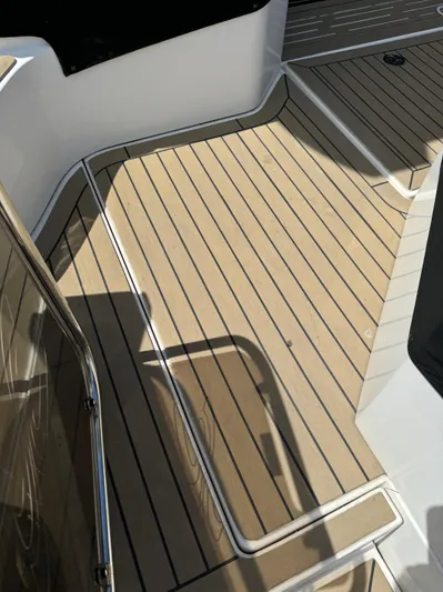 Graceful Yacht Photos Pics 2017 Sea Ray Sundancer 460 deck with sleek, modern design and wood-like finish.