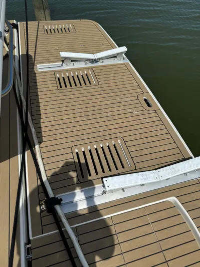 Graceful Yacht Photos Pics 2017 Sea Ray Sundancer 460 swim platform with teak decking and water access.