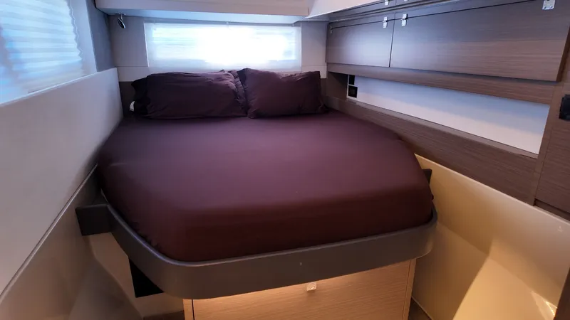 Tut Yacht Photos Pics Interior of Leopard 42 Sail 2025 with cozy bed.