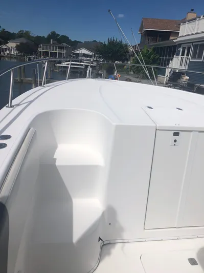  Yacht Photos Pics 2003 Fountain 38TE boat docked near waterfront homes.