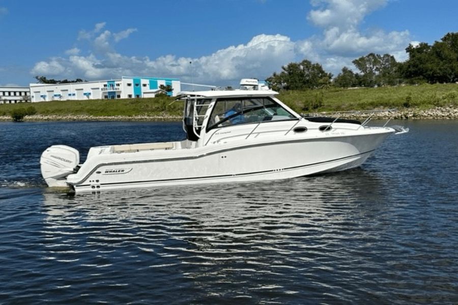 2019 Boston Whaler 315 Conquest